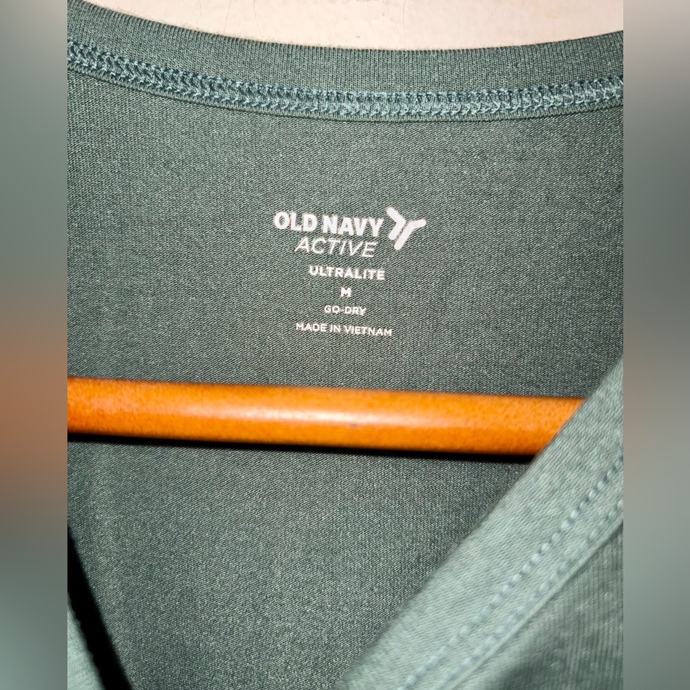 Women’s Old Navy Green Active Ultralite Go Dry Tank Top Wide Strap Muscle Sz Med - Picture 2 of 15